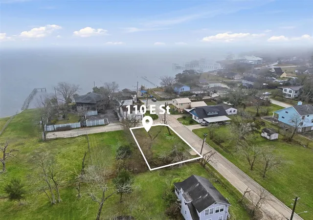 1st image of 110 W E St, La Porte, TX 77571 | MLS# 26741911