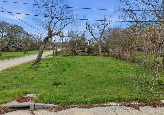 Photo 3 of Land for sale at 110 W East St, La Porte, TX 77571 | MLS# 26741911 | Listing updated on 2026-09-10