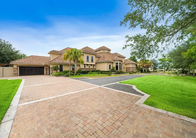 2nd image of 12 Retreat Boulevard, Richmond, TX 77469 | MLS# 38655850