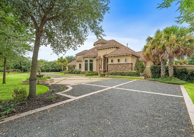 3rd image of 12 Retreat Boulevard, Richmond, TX 77469 | MLS# 38655850