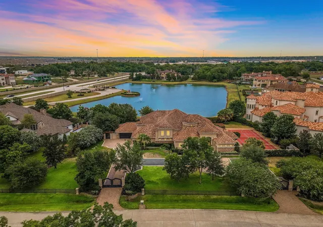 5th image of 12 Retreat Boulevard, Richmond, TX 77469 | MLS# 38655850