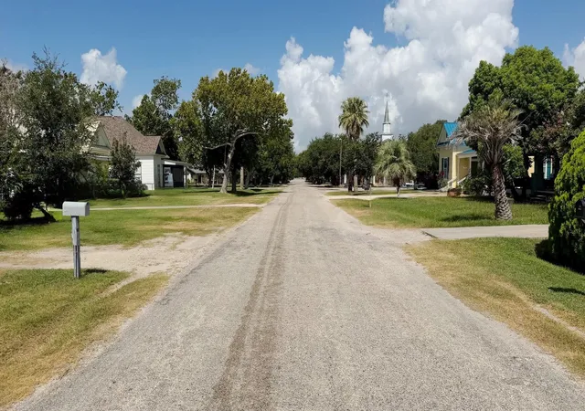 2nd image of 211 Morton Ave, Palacios, TX 77465 | MLS# 41703134