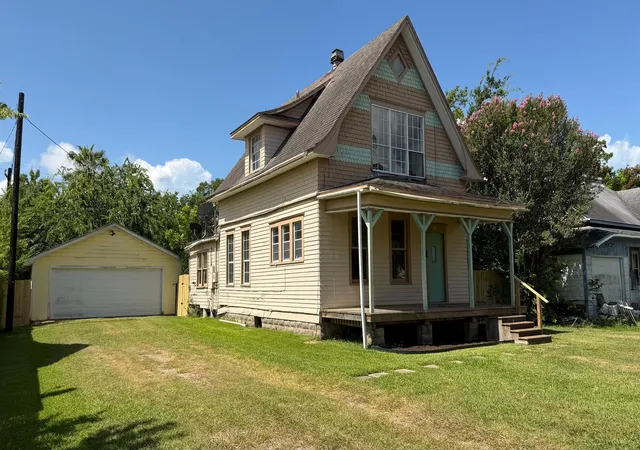 4th image of 211 Morton Ave, Palacios, TX 77465 | MLS# 41703134