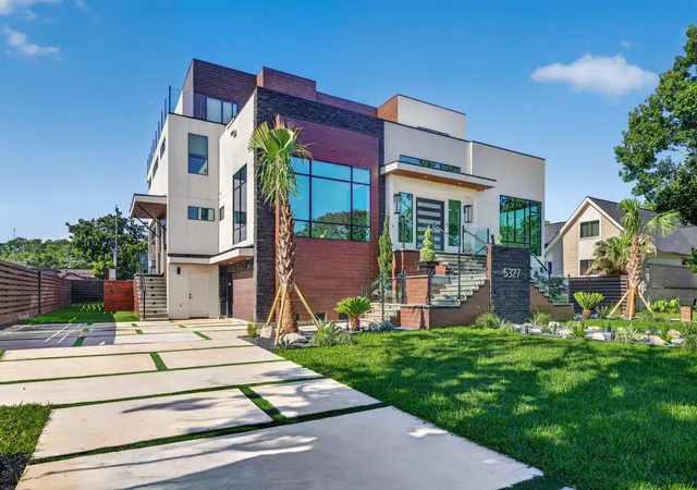 2nd image of 5327 S Braeswood Blvd, Houston, TX 77096 | MLS# 95225869