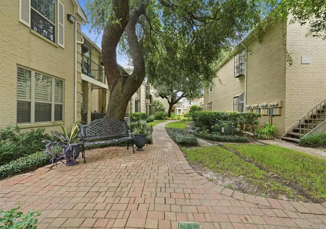 2nd image of 2700 Revere St #121, Houston, TX 77098 | MLS# 75151101