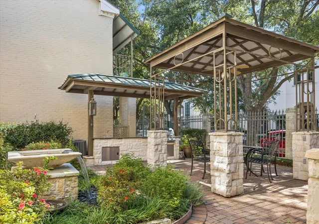 3rd image of 2700 Revere St #121, Houston, TX 77098 | MLS# 75151101