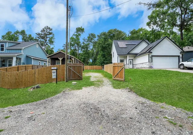 Photo 4 of Single family home for sale at 14961 Lamar Rd, Willis, TX 77378 | MLS# 2039195 | Listing updated on 2026-09-14