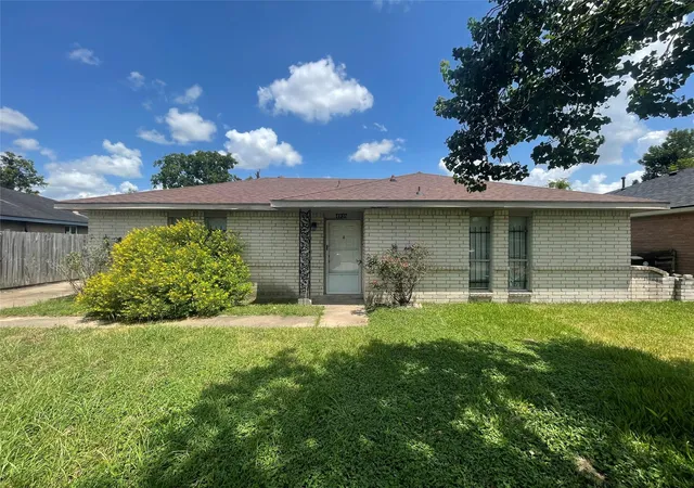 2nd image of 4938 Drakestone Blvd, Houston, TX 77053 | MLS# 59436867