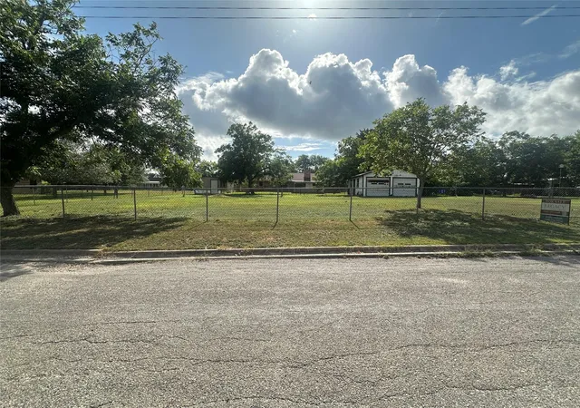 Photo 4 of Land for sale at 129 S Pecan St, Flatonia, TX 78941 | MLS# 71147890 | Listing updated on 2026-08-12