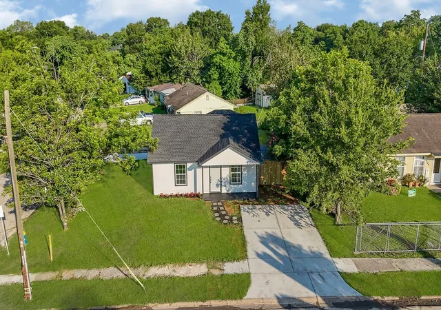 3rd image of 6910 Kassarine Pass, Houston, TX 77033 | MLS# 97016960