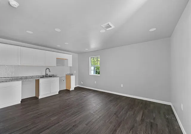 5th image of 6910 Kassarine Pass, Houston, TX 77033 | MLS# 97016960