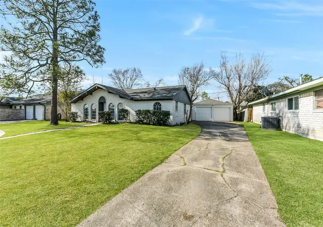 Photo 2 of Single family home for sale at 11022 Sageberry Dr, Houston, TX 77089 | MLS# 6572704 | Listing updated on 2026-09-14