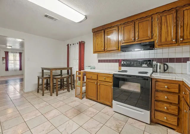 3rd image of 4514 E 24Th E St, Dickinson, TX 77539 | MLS# 59197201