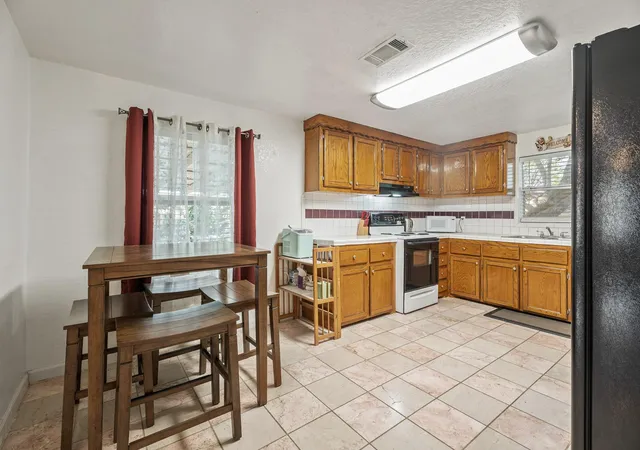 4th image of 4514 E 24Th E St, Dickinson, TX 77539 | MLS# 59197201