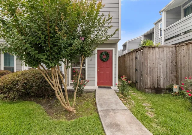 image of 5807 Beverlyhill St #8, Houston, TX 77057 | MLS# 18180094