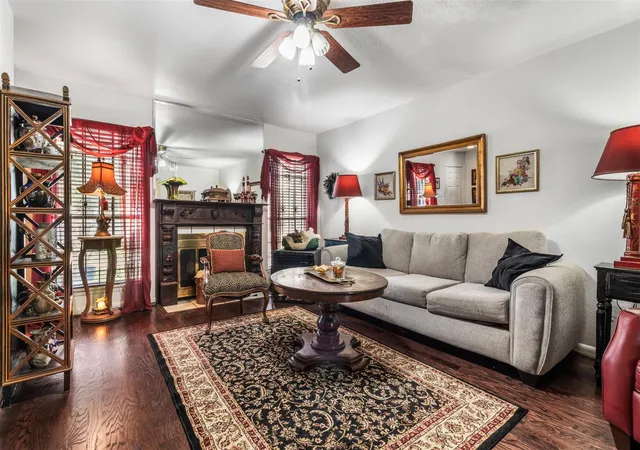 image of 5807 Beverlyhill St #8, Houston, TX 77057 | MLS# 18180094