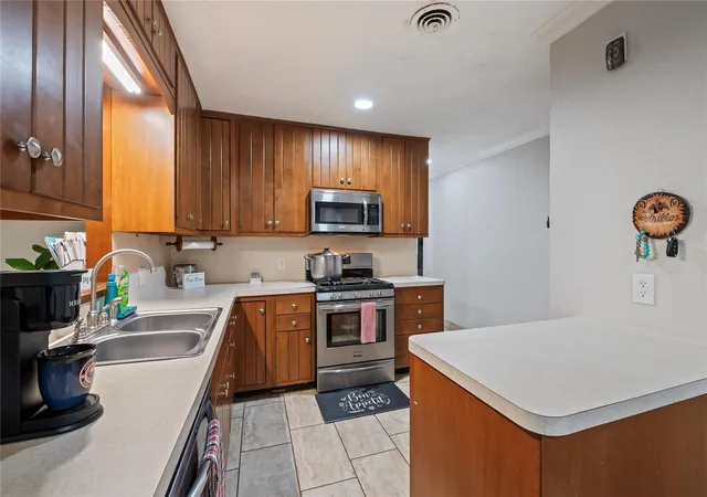 Photo 2 of Sale Pending at 1803 Edgehill Rd, Pasadena, TX 77502 | MLS# 50516382 | Listing updated on 2026-09-13
