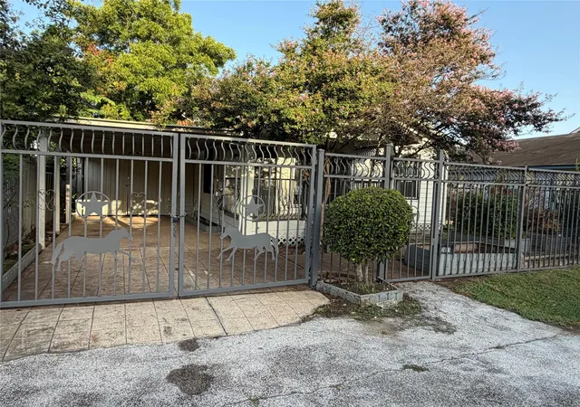 11th image of 3021 Brackenridge St, Houston, TX 77026 | MLS# 37061354
