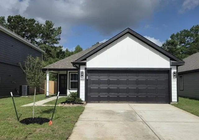 Photo 2 of Single family home for sale at 13621 Brk Trout Dr, Conroe, TX 77384 | MLS# 28687741 | Listing updated on 2026-09-10
