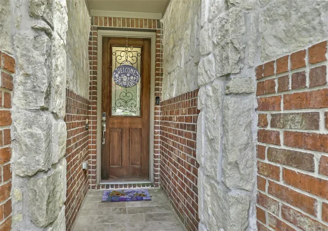 Photo 3 of Single family home for sale at 10206 Eagle Holw Dr, Humble, TX 77338 | MLS# 70462168 | Listing updated on 2026-08-12