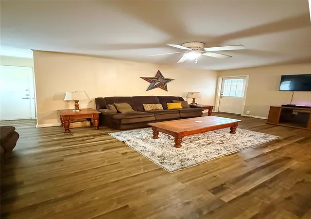 Photo 2 of Single family home for sale at 101 Mc Dow St, Victoria, TX 77901 | MLS# 3627386 | Listing updated on 2026-08-16