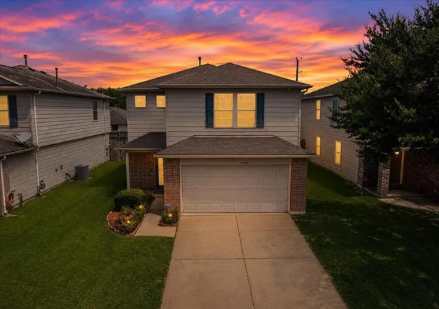 Photo 1 of Sale Pending at 8723 Summerset Meadow Ct, Houston, TX 77075 | MLS# 37528074 | Listing updated on 2026-09-09