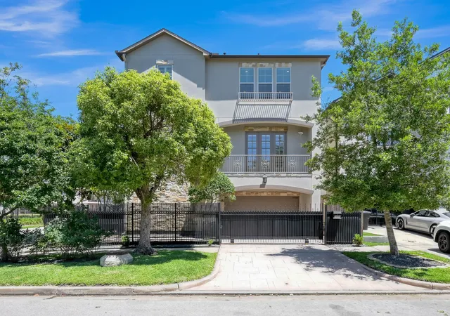 3rd image of 2101 Elmen St, Houston, TX 77019 | MLS# 18314145