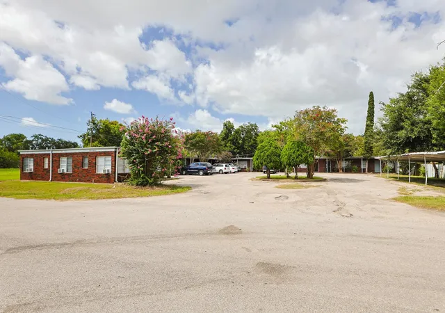 3rd image of 1101 Demolay St, La Marque, TX 77568 | MLS# 21261554