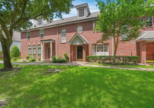 2nd image of 1321 El Camino Village Dr, Houston, TX 77058 | MLS# 5297574