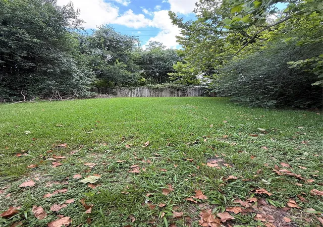 12th image of 5210 Westover St, Houston, TX 77033 | MLS# 89690021