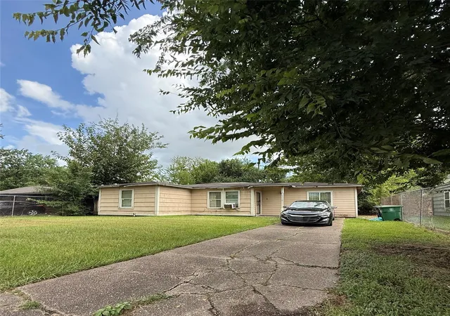2nd image of 5210 Westover St, Houston, TX 77033 | MLS# 89690021
