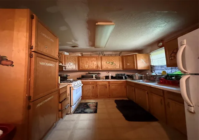 5th image of 5210 Westover St, Houston, TX 77033 | MLS# 89690021