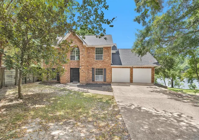 3rd image of 1915 E Lake Dr, Huntsville, TX 77340 | MLS# 69697735