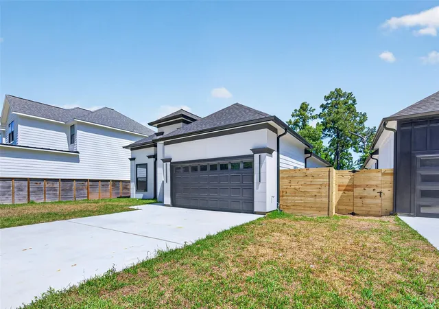 Photo 1 of Single family home for sale at 1424 Flamingo St, Conroe, TX 77385 | MLS# 22648807 | Listing updated on 2026-08-11