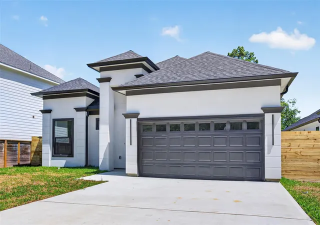 Photo 2 of Single family home for sale at 1424 Flamingo St, Conroe, TX 77385 | MLS# 22648807 | Listing updated on 2026-08-11