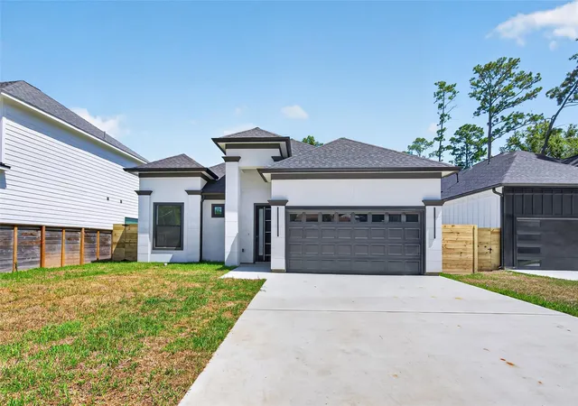 Photo 3 of Single family home for sale at 1424 Flamingo St, Conroe, TX 77385 | MLS# 22648807 | Listing updated on 2026-08-11