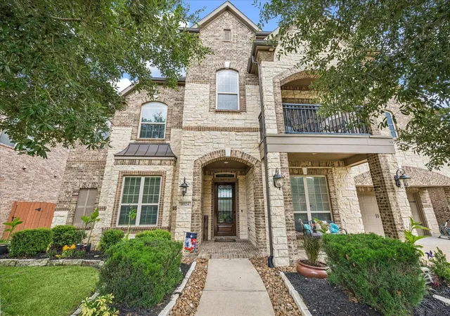 Photo 3 of Single family home for sale at 9924 Easton Sky Ln, Cypress, TX 77433 | MLS# 8667535 | Listing updated on 2026-09-01