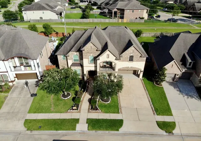 Photo 3 of Single family home for sale at 9924 Easton Sky Ln, Cypress, TX 77433 | MLS# 8667535 | Listing updated on 2026-09-01