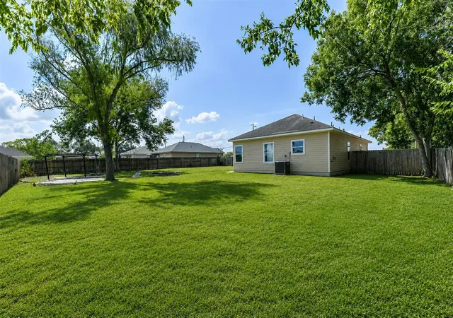 27th image of 902 Virginia Ave, League City, TX 77573 | MLS# 91853859