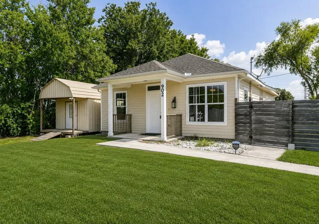 3rd image of 902 Virginia Ave, League City, TX 77573 | MLS# 91853859