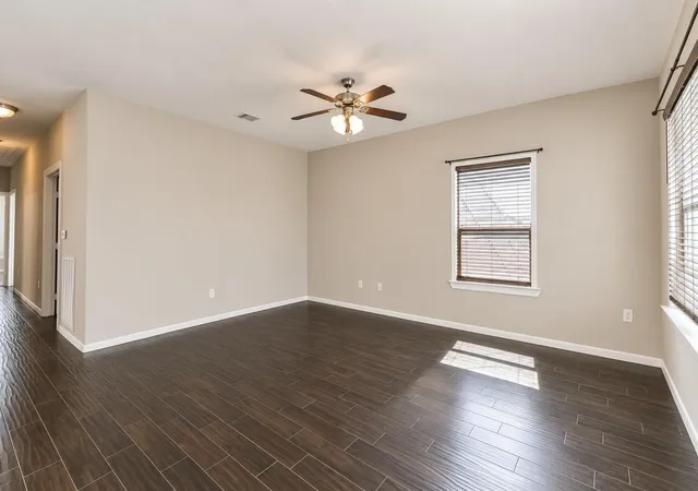 4th image of 902 Virginia Ave, League City, TX 77573 | MLS# 91853859