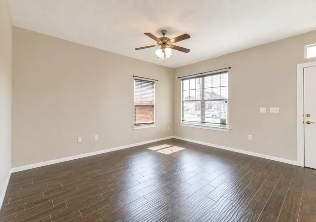 5th image of 902 Virginia Ave, League City, TX 77573 | MLS# 91853859