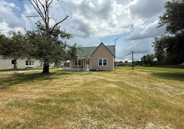 Photo 1 of Sale Pending at 109 Maple St, Highlands, TX 77562 | MLS# 88150241 | Listing updated on 2026-10-05
