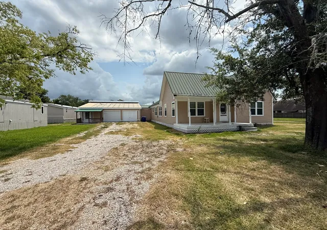 Photo 2 of Sale Pending at 109 Maple St, Highlands, TX 77562 | MLS# 88150241 | Listing updated on 2026-10-05