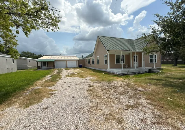 Photo 3 of Sale Pending at 109 Maple St, Highlands, TX 77562 | MLS# 88150241 | Listing updated on 2026-10-05