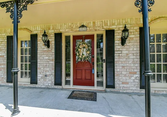 Photo 3 of Sale Pending at 1015 Kanah Ln, Houston, TX 77090 | MLS# 9606378 | Listing updated on 2026-09-18