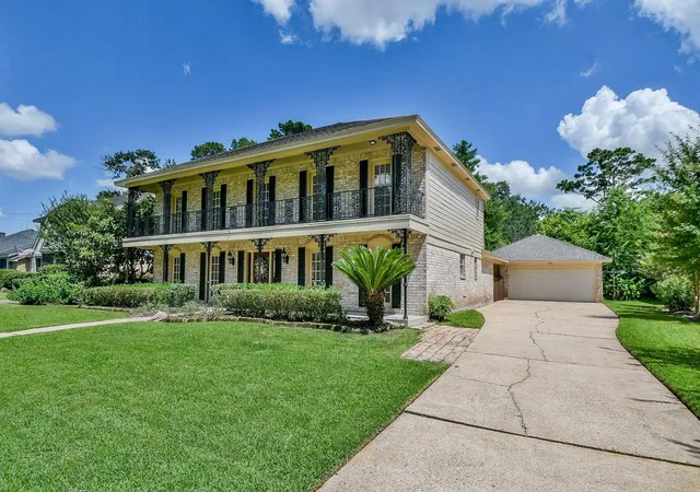 Photo 3 of Sale Pending at 1015 Kanah Ln, Houston, TX 77090 | MLS# 9606378 | Listing updated on 2026-09-18