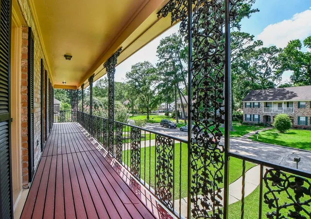 Photo 4 of Sale Pending at 1015 Kanah Ln, Houston, TX 77090 | MLS# 9606378 | Listing updated on 2026-09-18