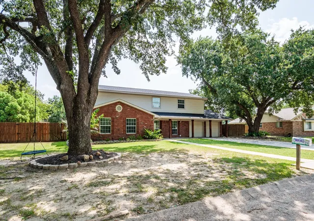 1st image of 5007 Inverness Dr, Baytown, TX 77521 | MLS# 39604838