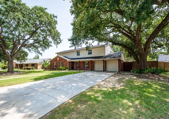 Photo 3 of Single family home for sale at 5007 Inverness Dr, Baytown, TX 77521 | MLS# 39604838 | Listing updated on 2026-09-12